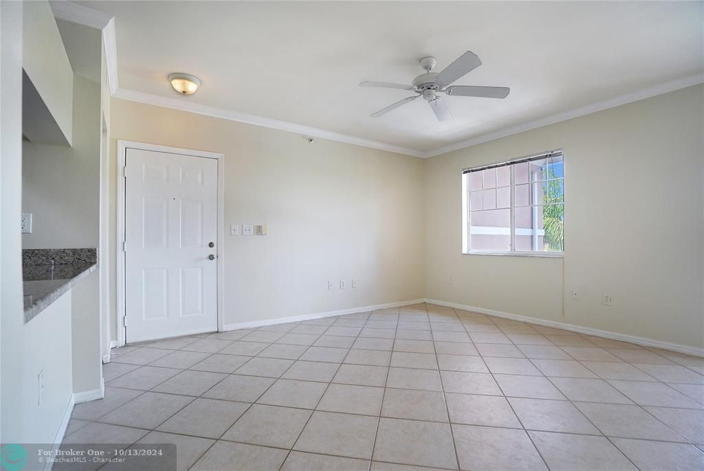 Active With Contract: $1,750 (1 beds, 1 baths, 873 Square Feet)