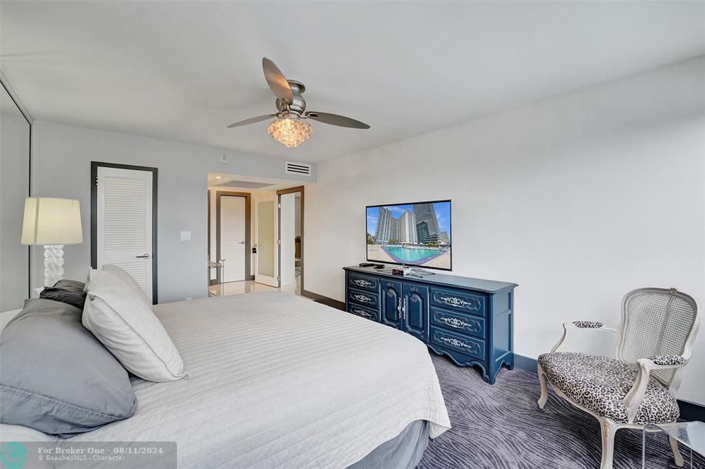 Active With Contract: $3,900 (2 beds, 2 baths, 1248 Square Feet)