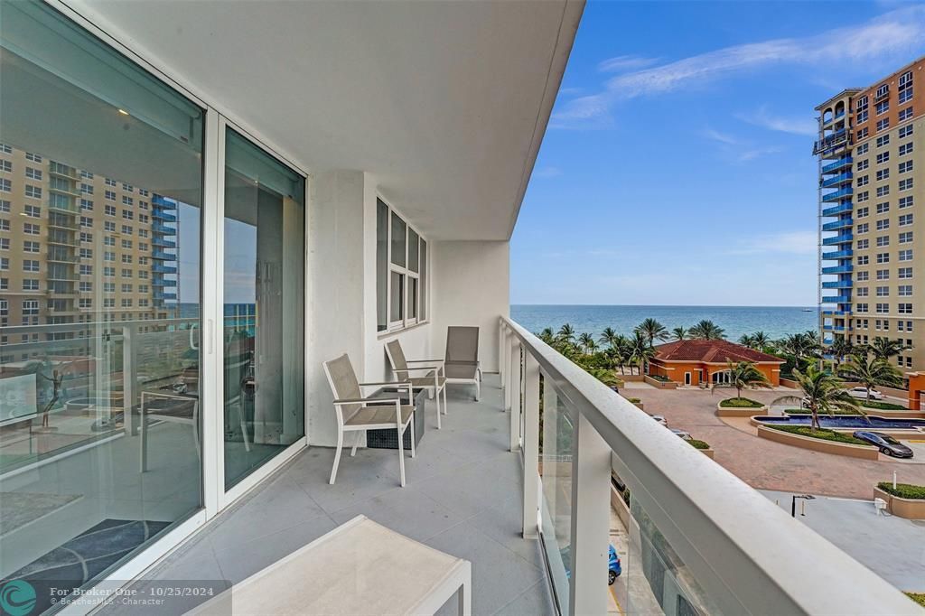 Active With Contract: $3,900 (2 beds, 2 baths, 1248 Square Feet)