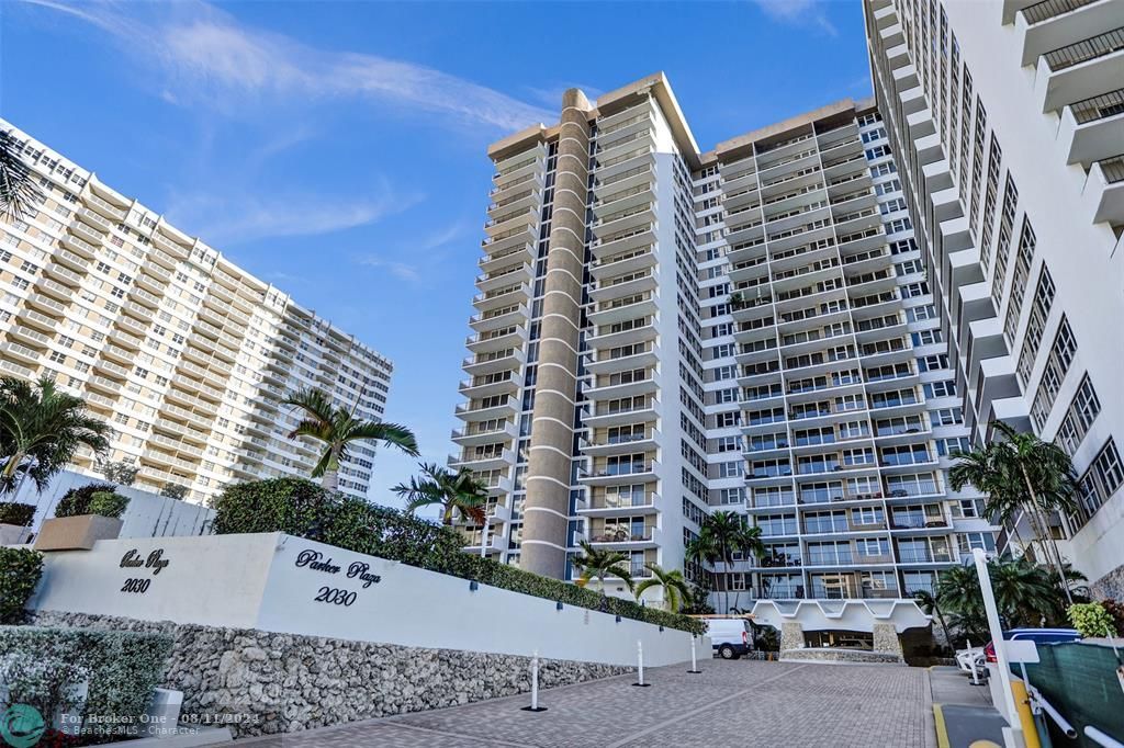 Active With Contract: $3,900 (2 beds, 2 baths, 1248 Square Feet)