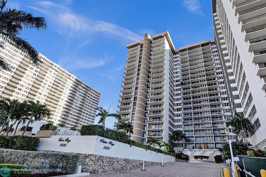 Active With Contract: $3,900 (2 beds, 2 baths, 1248 Square Feet)