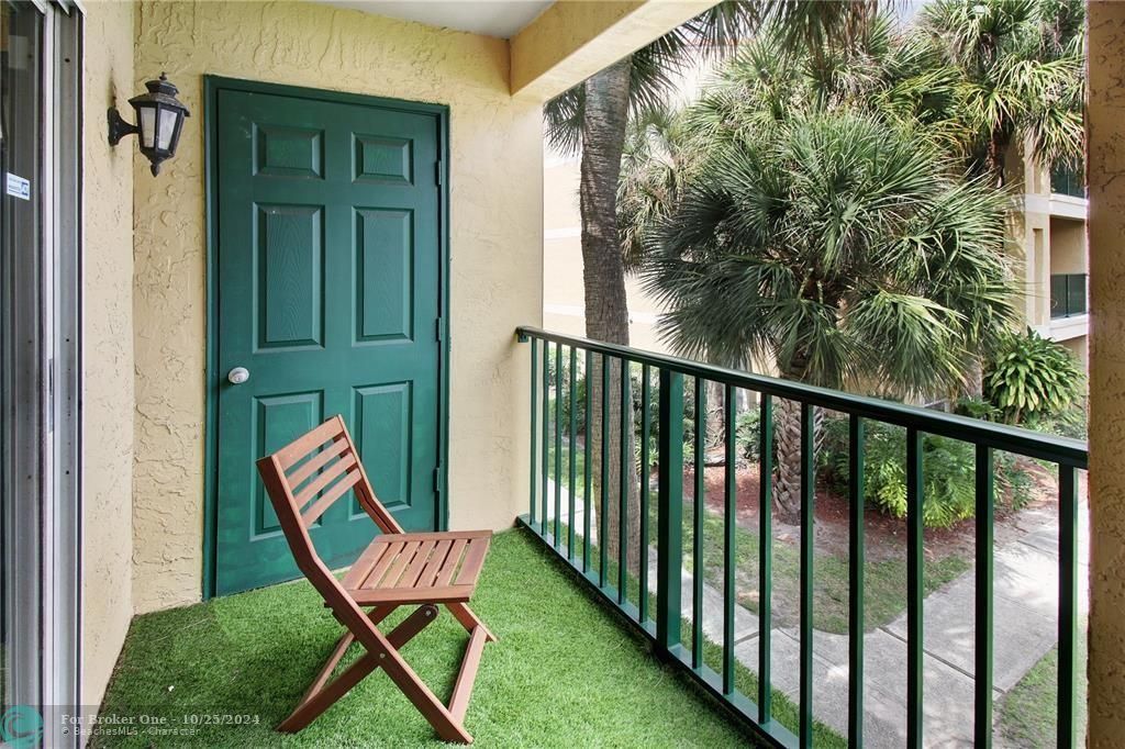 Active With Contract: $2,300 (2 beds, 2 baths, 1200 Square Feet)