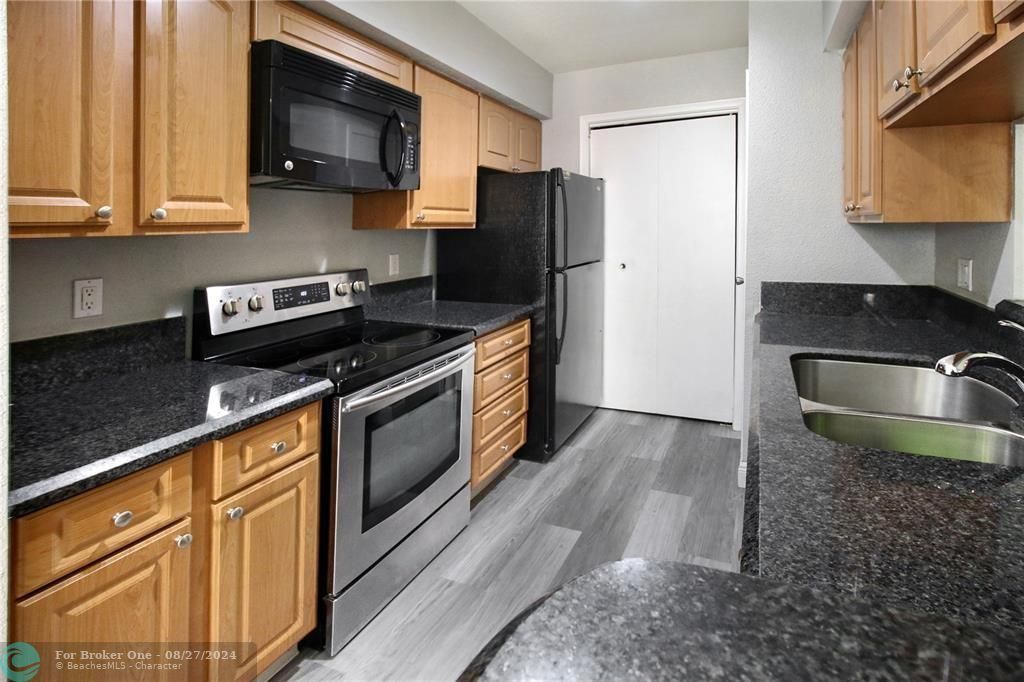 Active With Contract: $2,300 (2 beds, 2 baths, 1200 Square Feet)