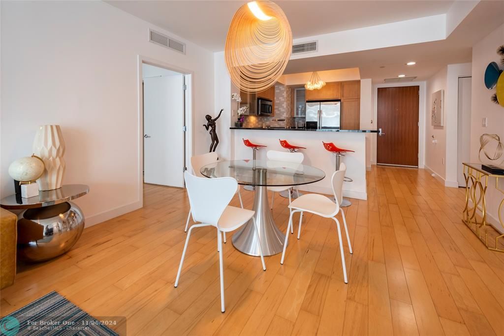 Recently Sold: $874,900 (2 beds, 2 baths, 1274 Square Feet)