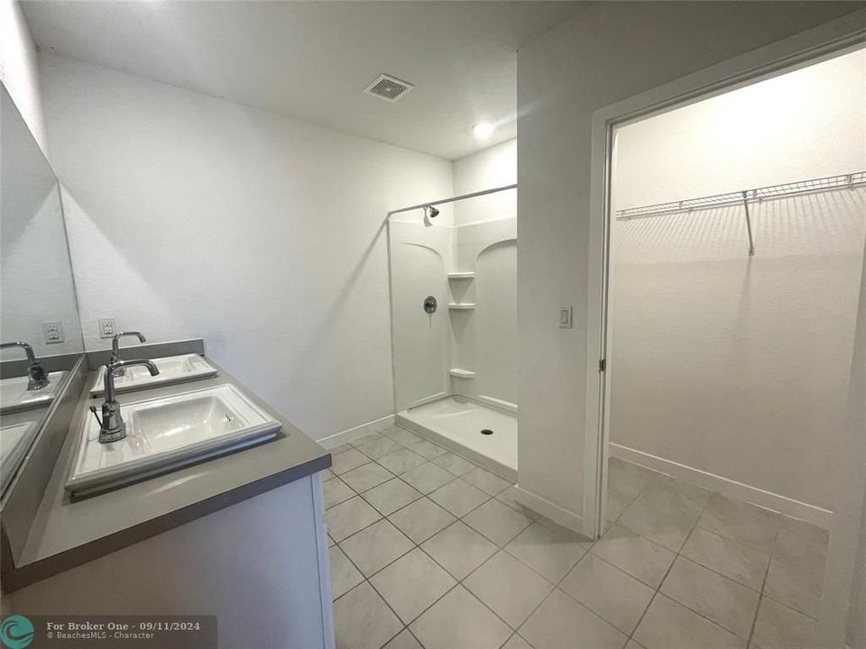 Active With Contract: $3,300 (3 beds, 2 baths, 1698 Square Feet)