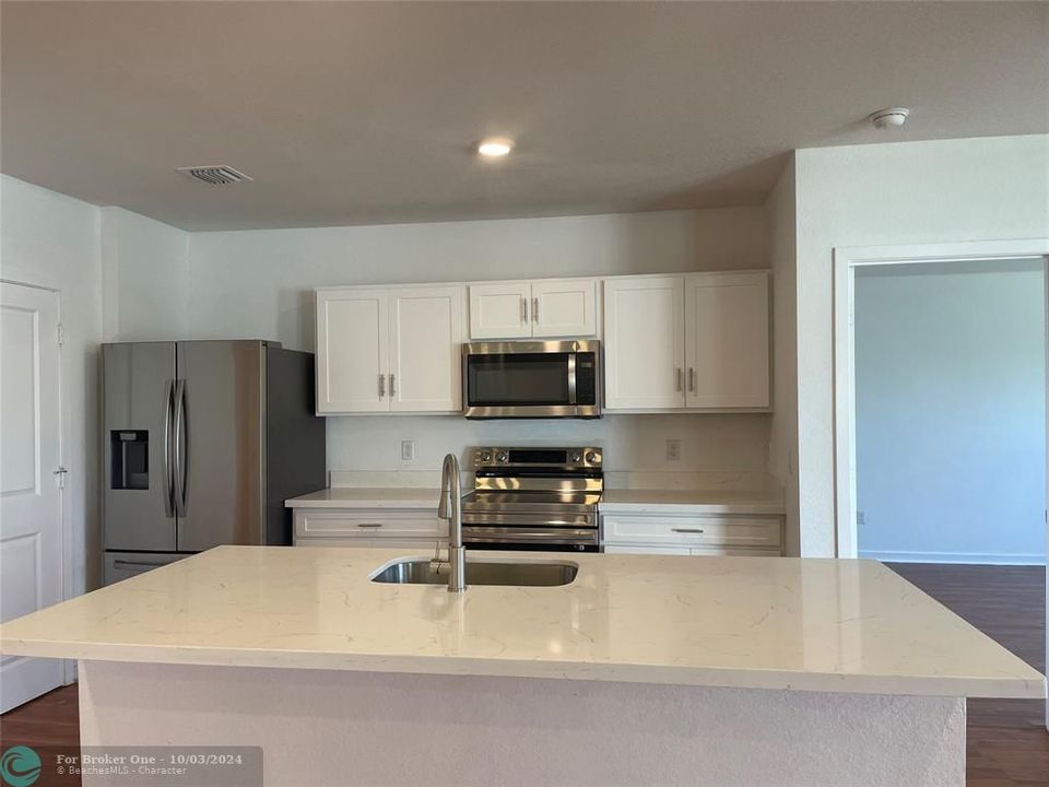 Active With Contract: $3,300 (3 beds, 2 baths, 1698 Square Feet)