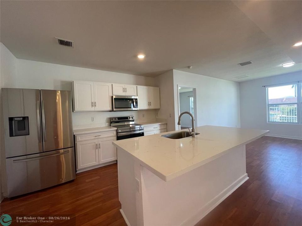 Active With Contract: $3,300 (3 beds, 2 baths, 1698 Square Feet)