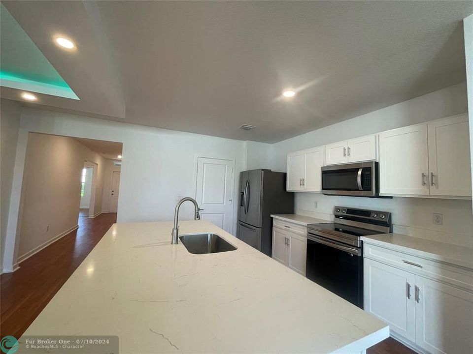Active With Contract: $3,300 (3 beds, 2 baths, 1698 Square Feet)