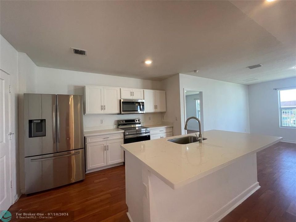 Active With Contract: $3,300 (3 beds, 2 baths, 1698 Square Feet)