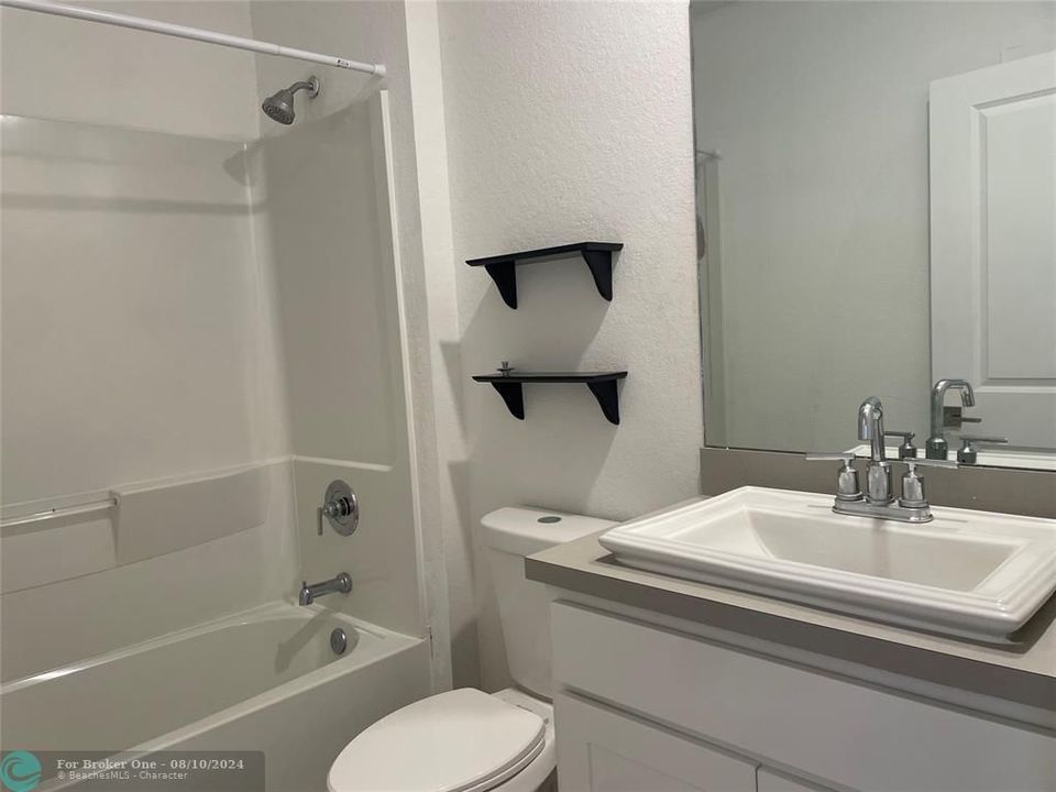 Active With Contract: $3,300 (3 beds, 2 baths, 1698 Square Feet)