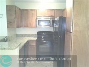 For Rent: $2,050 (2 beds, 1 baths, 920 Square Feet)