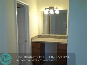 For Rent: $2,050 (2 beds, 1 baths, 920 Square Feet)