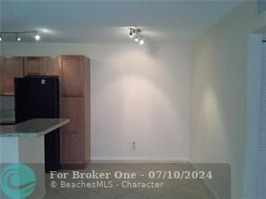 For Rent: $2,050 (2 beds, 1 baths, 920 Square Feet)