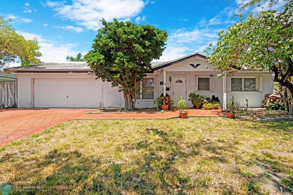 For Sale: $699,000 (3 beds, 2 baths, 1924 Square Feet)