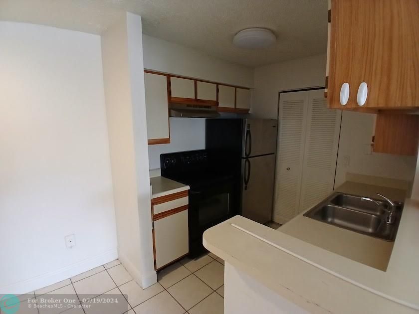 For Rent: $1,850 (2 beds, 1 baths, 903 Square Feet)