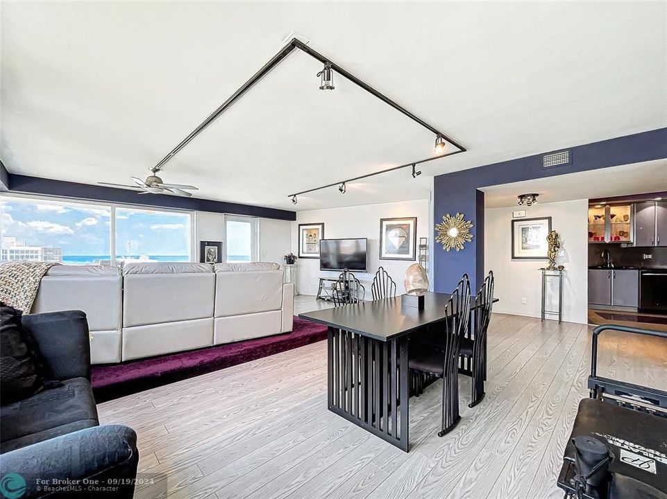 Active With Contract: $475,000 (1 beds, 1 baths, 1214 Square Feet)