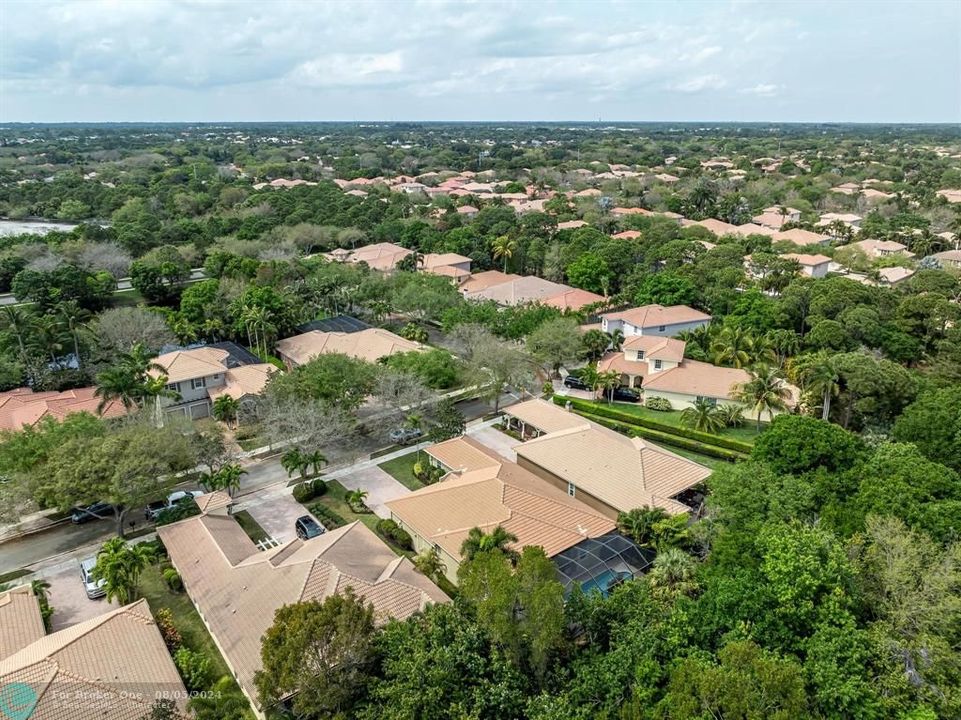 For Sale: $999,999 (4 beds, 2 baths, 2440 Square Feet)