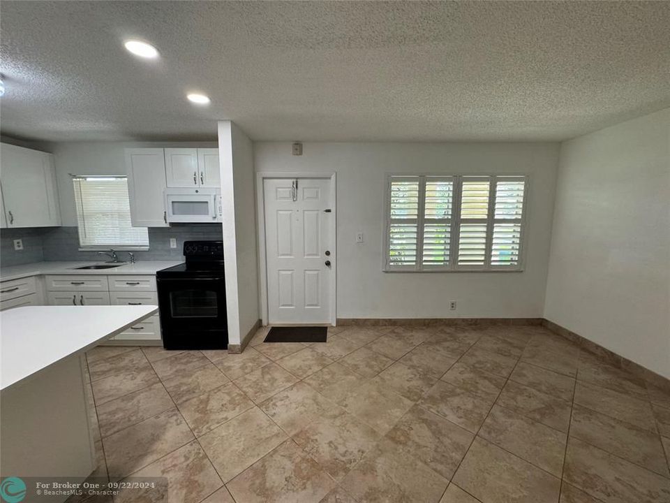 Active With Contract: $1,725 (2 beds, 1 baths, 630 Square Feet)