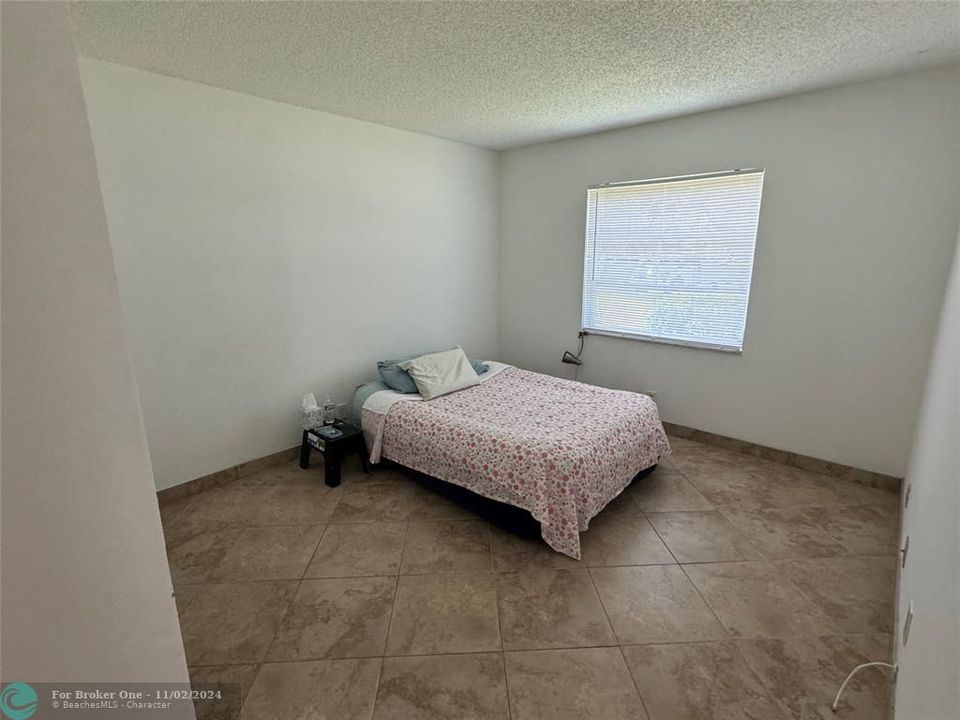 Active With Contract: $1,725 (2 beds, 1 baths, 630 Square Feet)