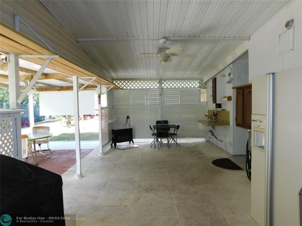 For Sale: $137,500 (3 beds, 2 baths, 1232 Square Feet)