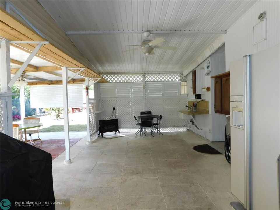 For Sale: $137,500 (3 beds, 2 baths, 1232 Square Feet)