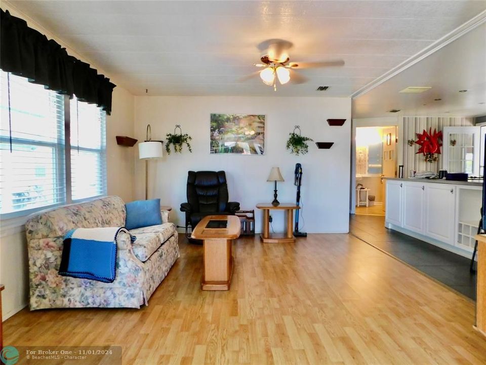 For Sale: $137,500 (3 beds, 2 baths, 1232 Square Feet)