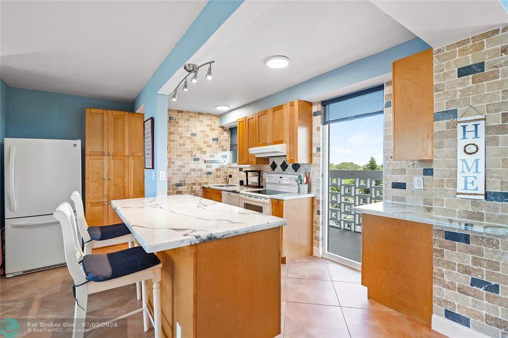 For Sale: $295,900 (1 beds, 1 baths, 805 Square Feet)