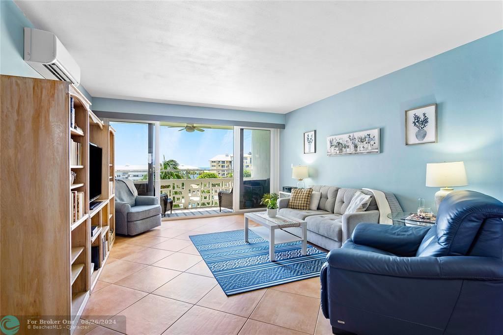 Active With Contract: $284,500 (1 beds, 1 baths, 805 Square Feet)