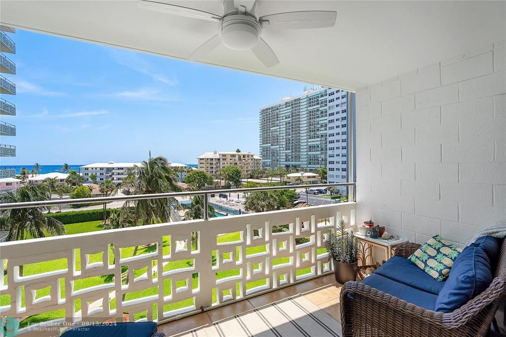 Active With Contract: $284,500 (1 beds, 1 baths, 805 Square Feet)