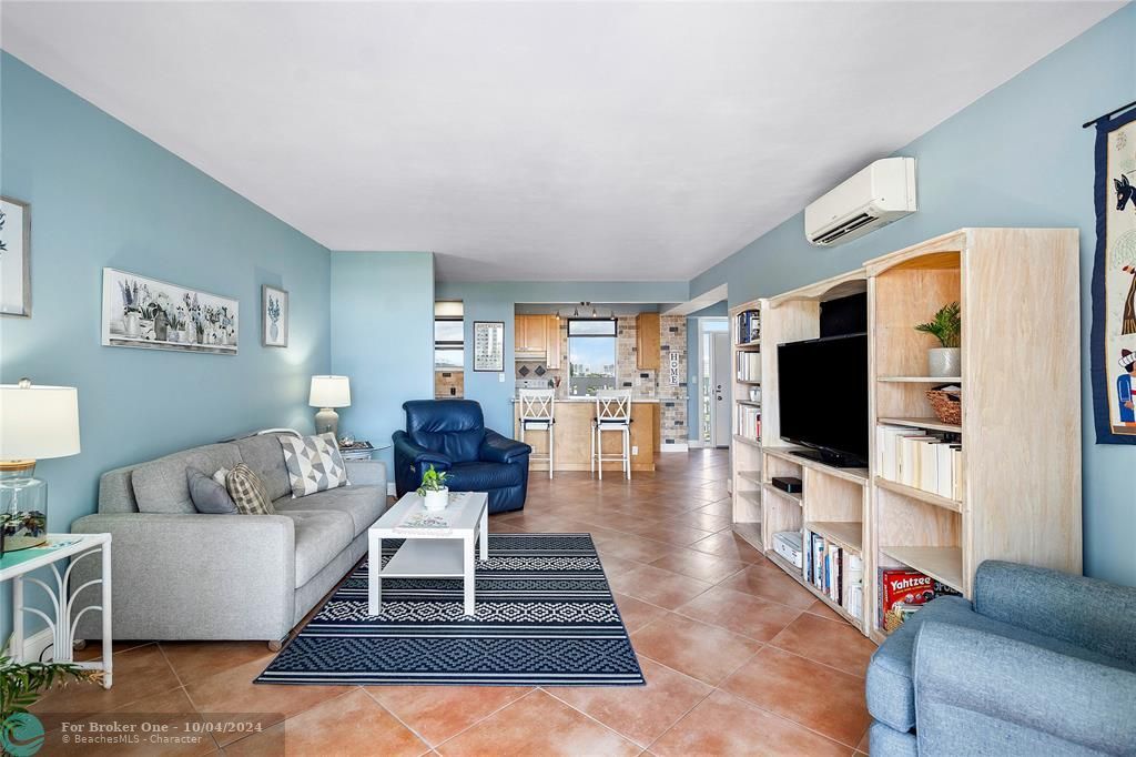 Active With Contract: $284,500 (1 beds, 1 baths, 805 Square Feet)