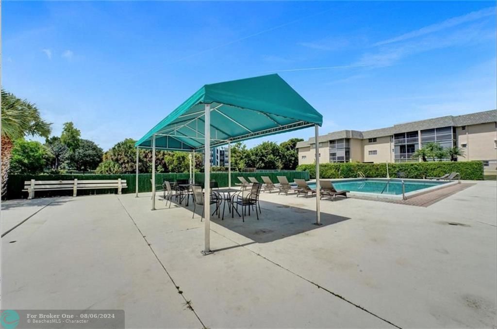Active With Contract: $2,000 (2 beds, 2 baths, 1131 Square Feet)