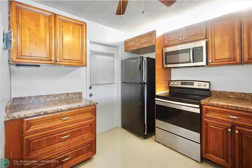 Recently Rented: $2,000 (2 beds, 2 baths, 1131 Square Feet)