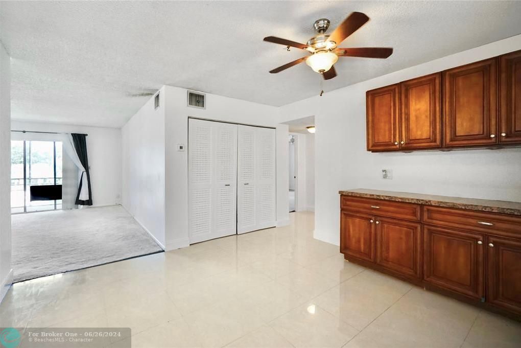 Active With Contract: $2,000 (2 beds, 2 baths, 1131 Square Feet)