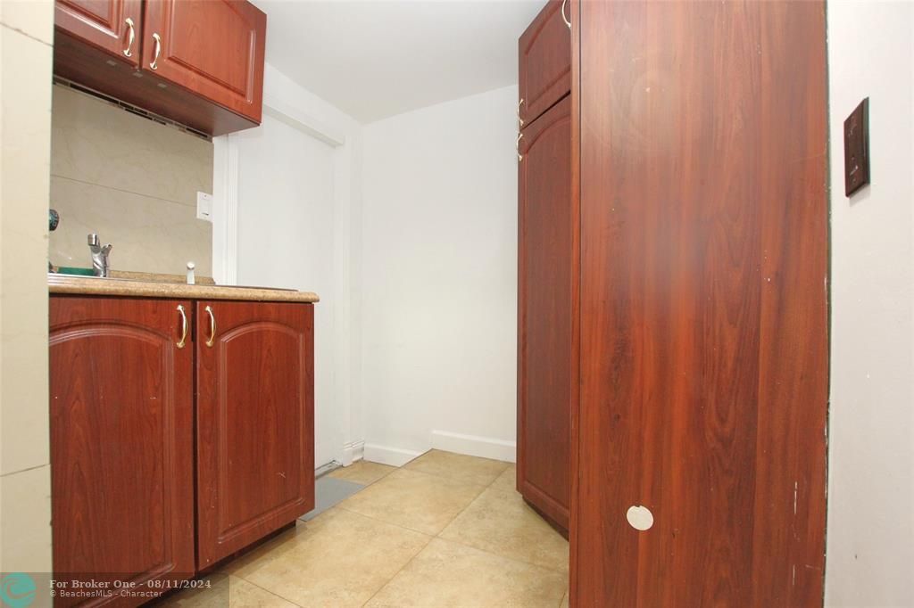 Active With Contract: $2,500 (3 beds, 2 baths, 1332 Square Feet)