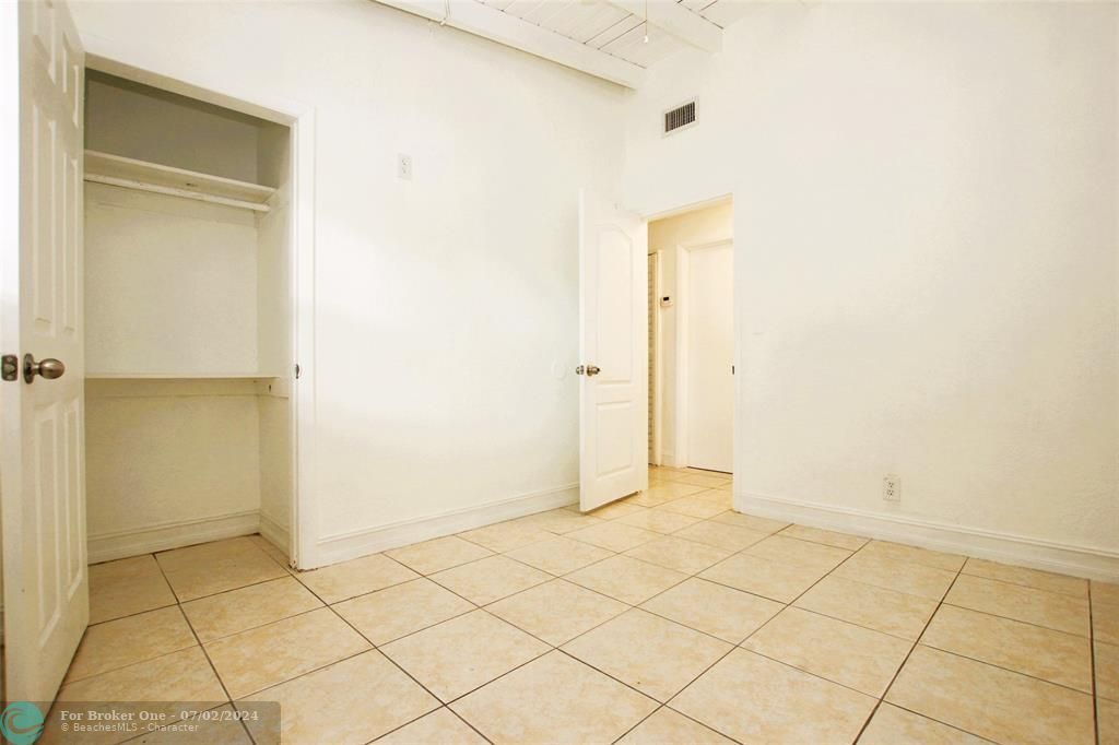 Active With Contract: $2,500 (3 beds, 2 baths, 1332 Square Feet)