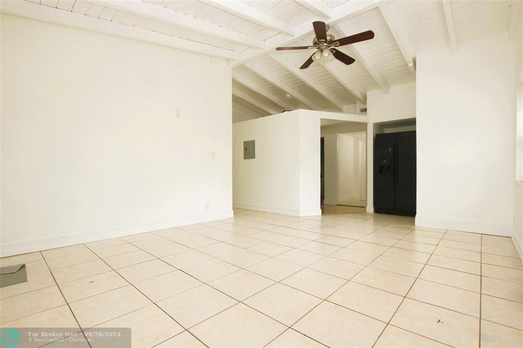 Active With Contract: $2,500 (3 beds, 2 baths, 1332 Square Feet)