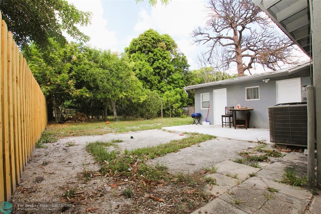 Active With Contract: $2,500 (3 beds, 2 baths, 1332 Square Feet)