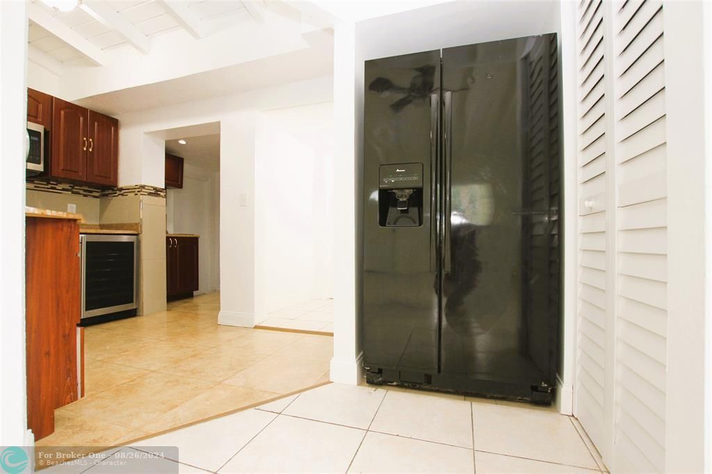 Active With Contract: $2,500 (3 beds, 2 baths, 1332 Square Feet)