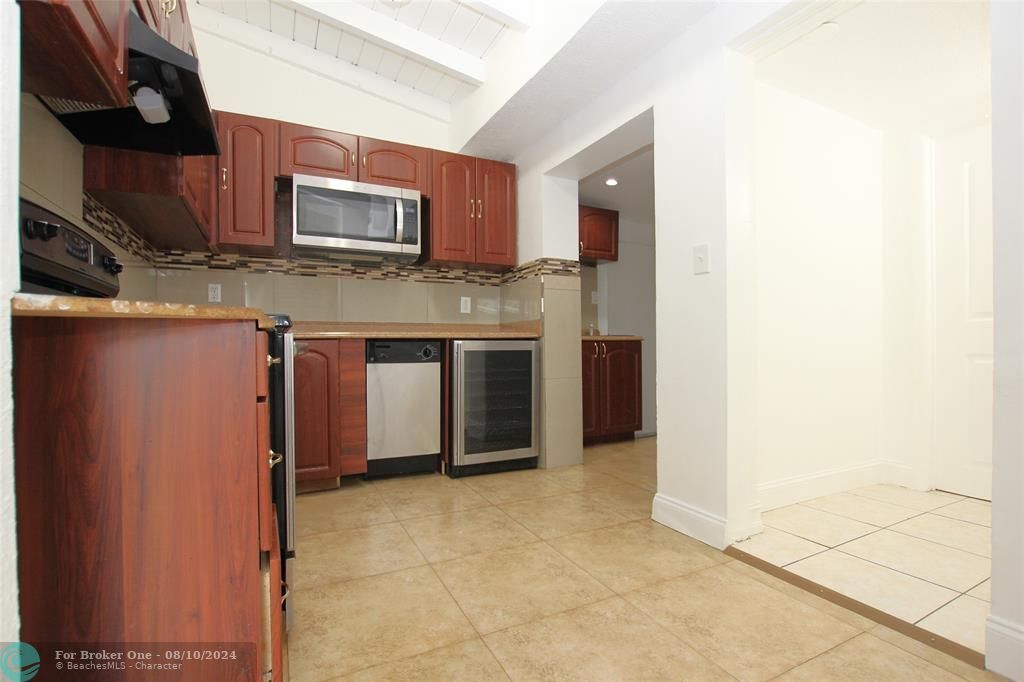 Active With Contract: $2,500 (3 beds, 2 baths, 1332 Square Feet)