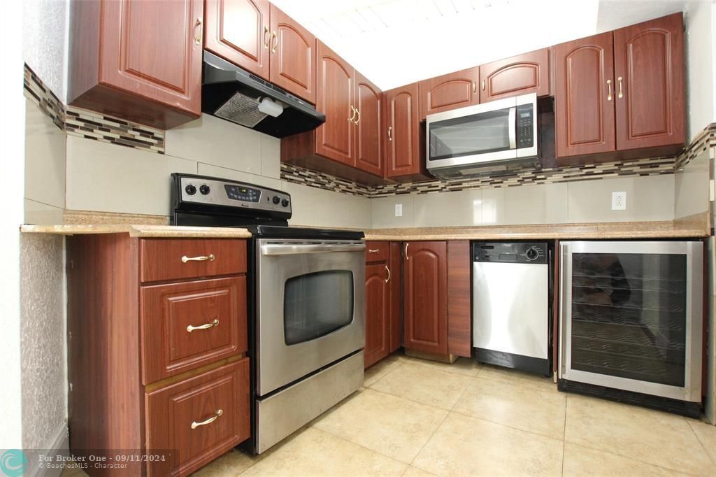 Active With Contract: $2,500 (3 beds, 2 baths, 1332 Square Feet)