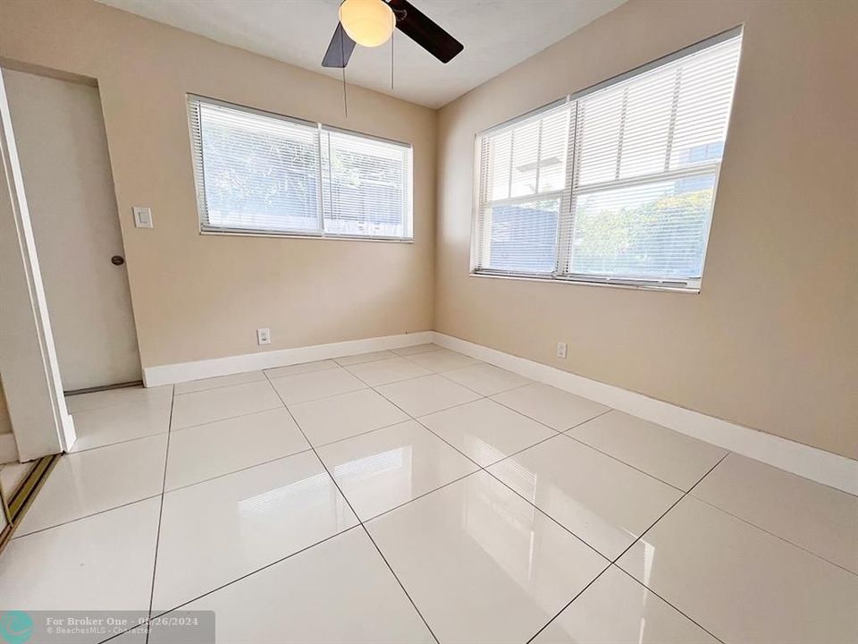 Active With Contract: $1,649 (1 beds, 1 baths, 650 Square Feet)