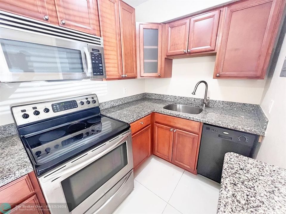 Recently Rented: $1,649 (1 beds, 1 baths, 650 Square Feet)