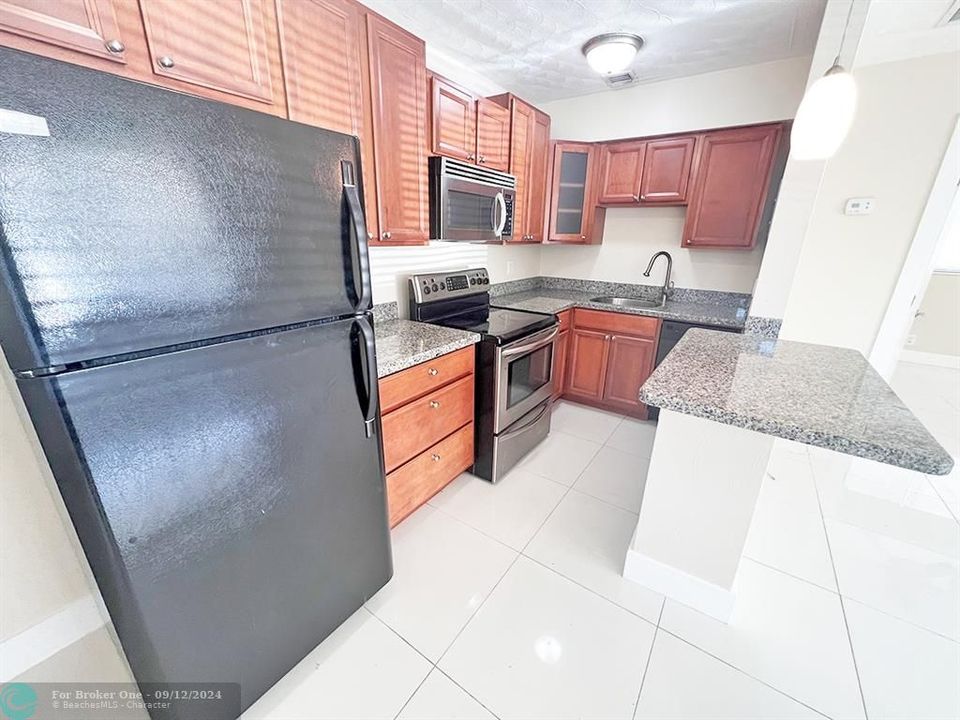 Active With Contract: $1,649 (1 beds, 1 baths, 650 Square Feet)