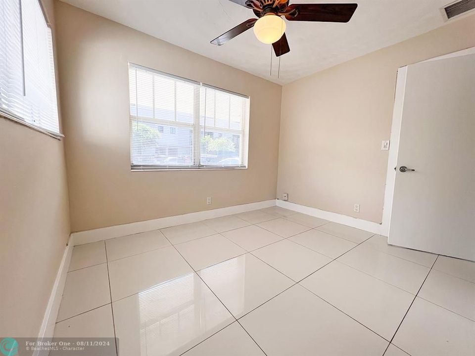 Active With Contract: $1,649 (1 beds, 1 baths, 650 Square Feet)