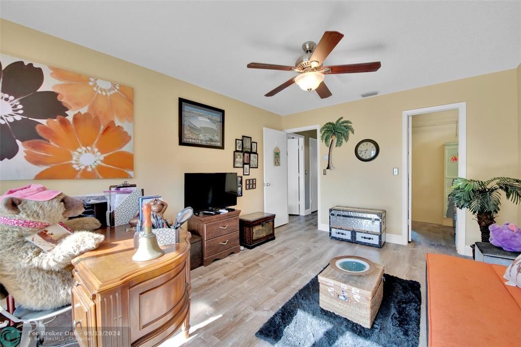 Active With Contract: $248,000 (2 beds, 2 baths, 1328 Square Feet)