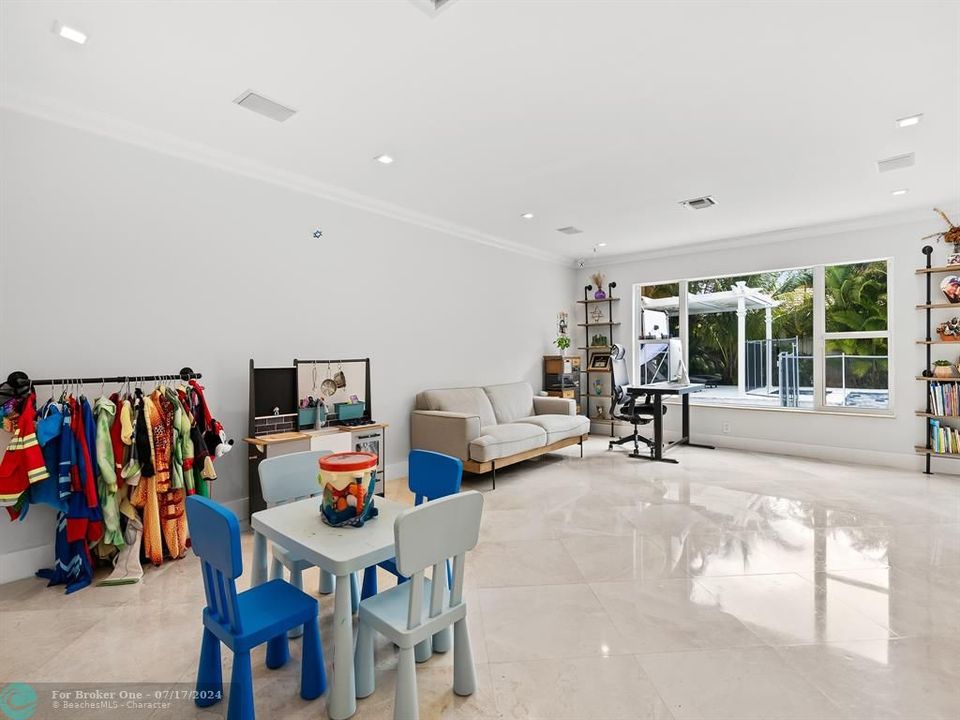 For Sale: $1,600,000 (4 beds, 4 baths, 3292 Square Feet)