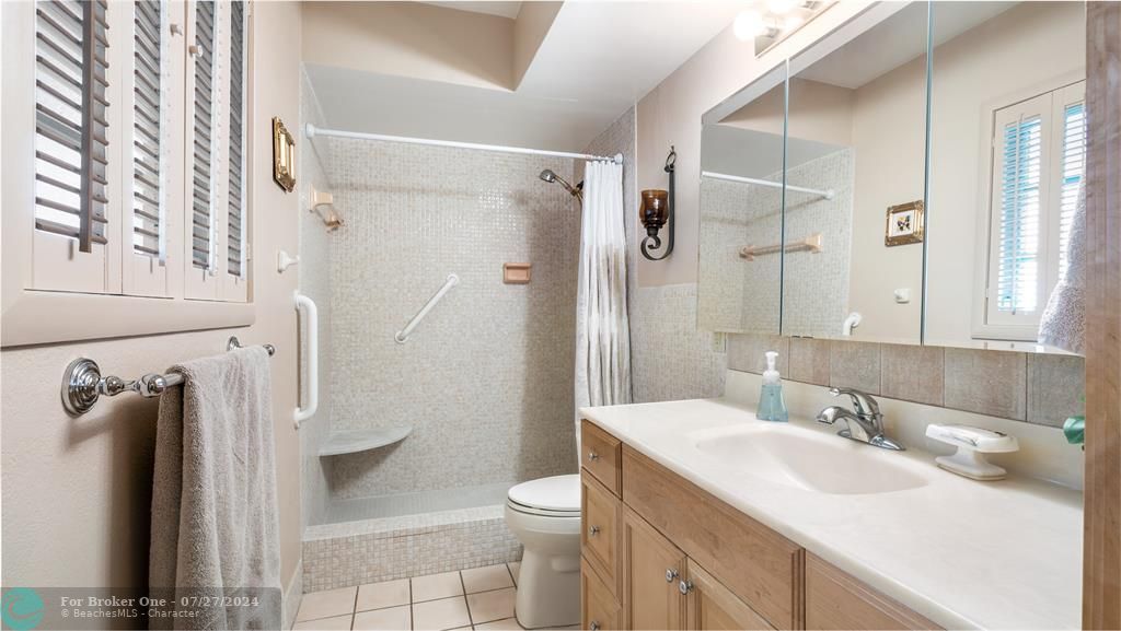 待售: $680,000 (4 贝兹, 2 浴室, 1924 平方英尺)
