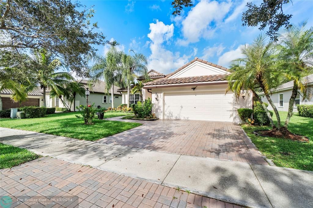 Active With Contract: $5,550 (4 beds, 3 baths, 2389 Square Feet)