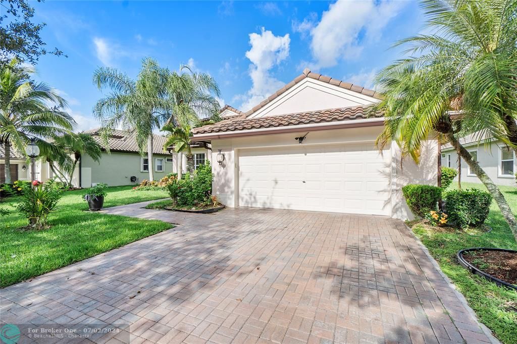 Active With Contract: $5,550 (4 beds, 3 baths, 2389 Square Feet)