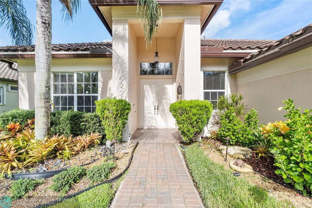 Active With Contract: $5,550 (4 beds, 3 baths, 2389 Square Feet)